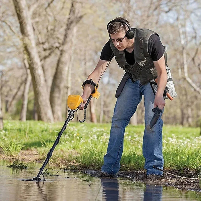MagNutix Metal Detector Makes Treasure Hunting Easy